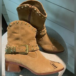BCBG brown real suede cowboy western boots